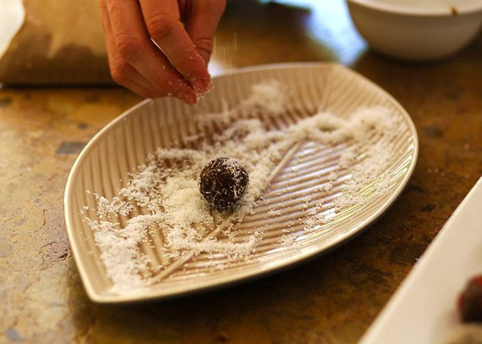 dusting-coconut-protein-balls